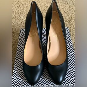 Pretty Pumps- black heels